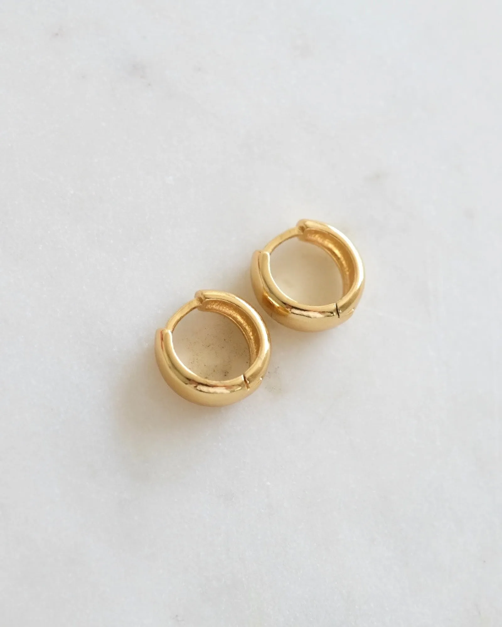 Agnes small hoop earrings